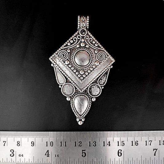Oxidised silver Geometric pendant cabochon setting SP228