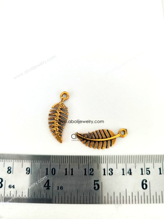 Golden leaf Charm CHMG112 2 charms