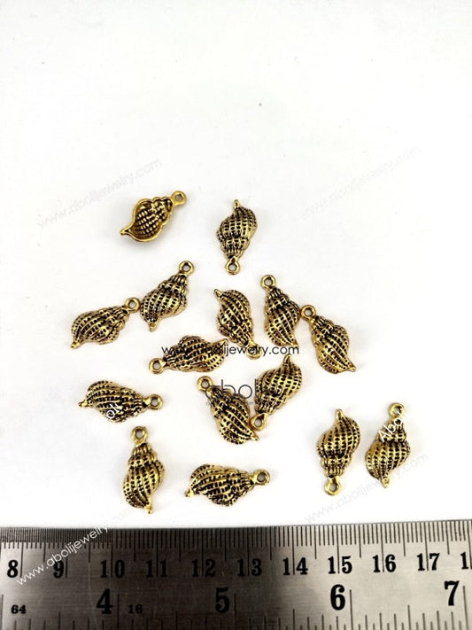 Golden conch shell Charms CHMG133 10 gm