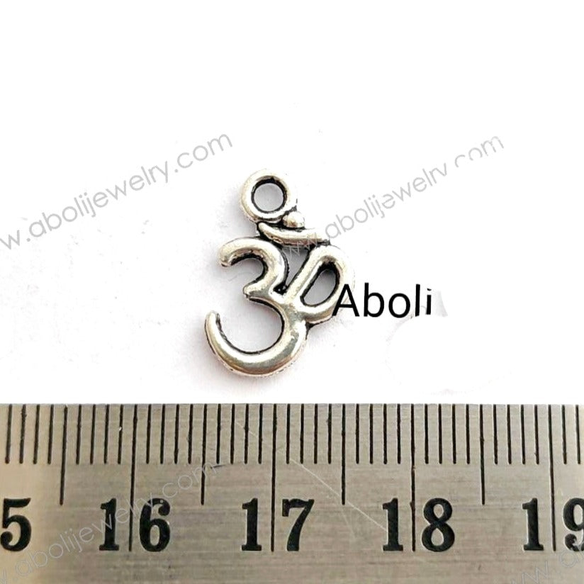 Silver Charm Om AUM charm CHMS34
