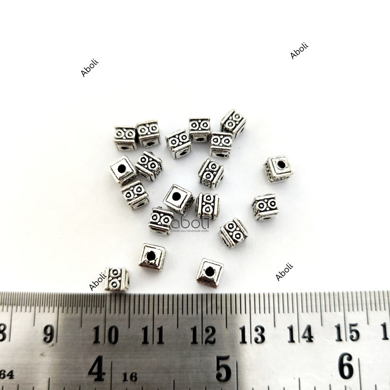 Silver cube spacer beads SSB114