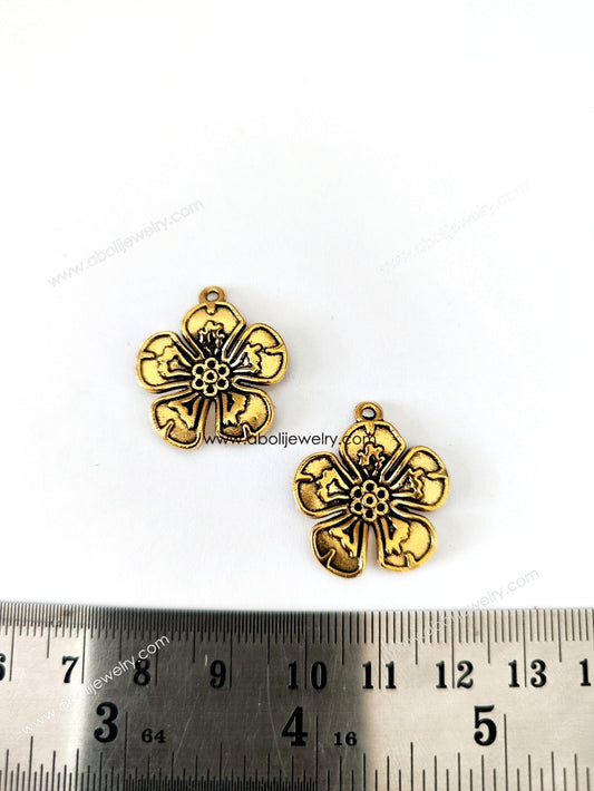 Golden Charm flower charm flower pendant CHMG121 2 charms