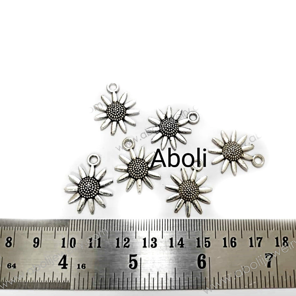 Silver daisy flower charm floral charms CHMS67 5 charms