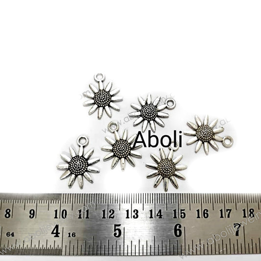 Silver daisy flower charm floral charms CHMS67 5 charms