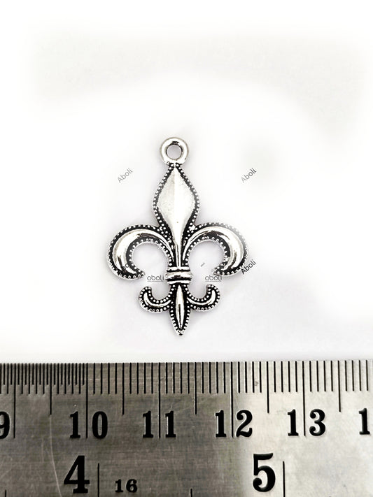 Silver Fleur de Lis charm silver vintage flower charm CHMS127 1 charm