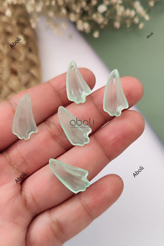 Leaf shaped glass beads FGBA1
