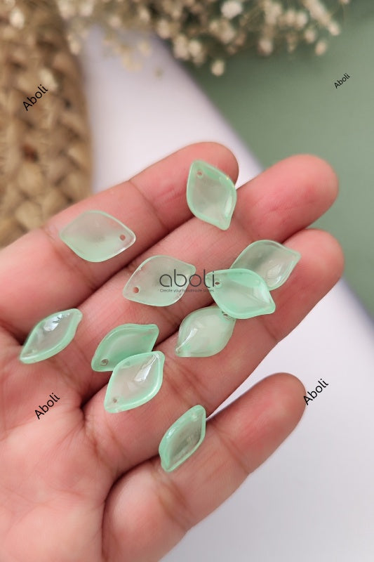 Leaf shaped glass beads FGBA3