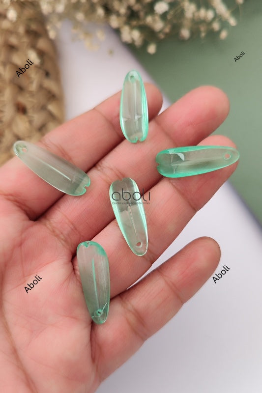 Leaf shaped glass beads FGBA4