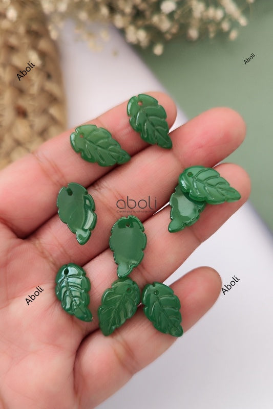Leaf shaped glass beads FGBA5