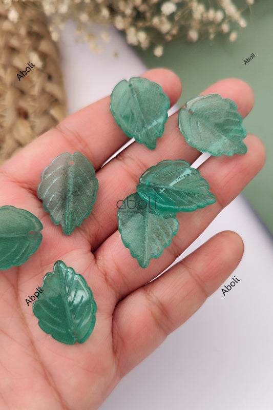 Leaf shaped glass beads FGBA6