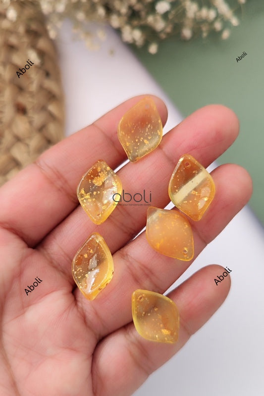 Leaf shaped glass beads FGBA7