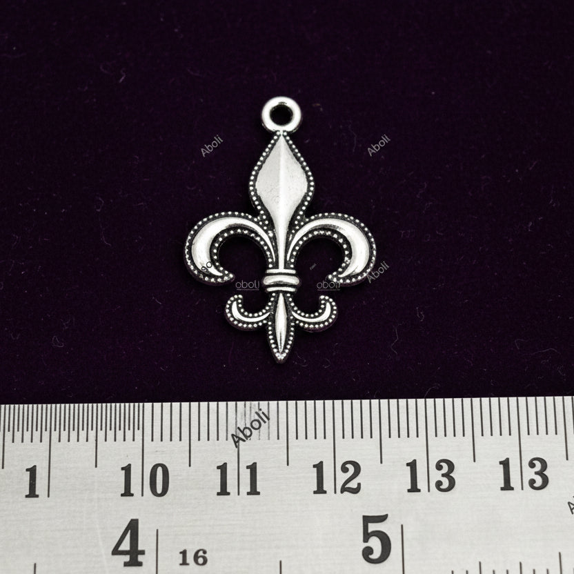 Silver Fleur de Lis charm silver vintage flower charm CHMS127 1 charm