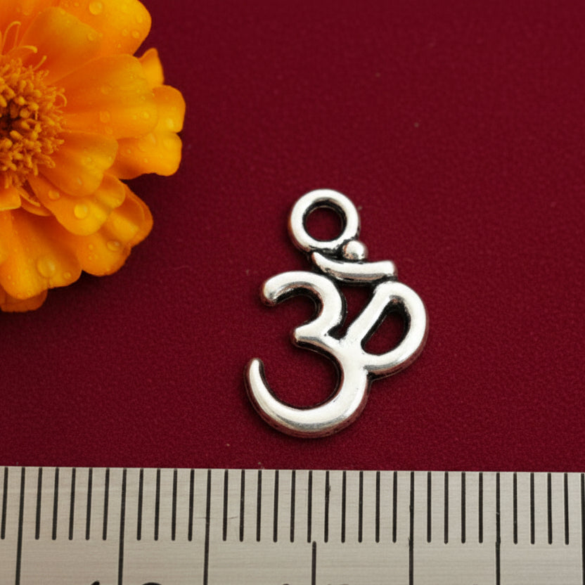 Silver Charm Om AUM charm CHMS34